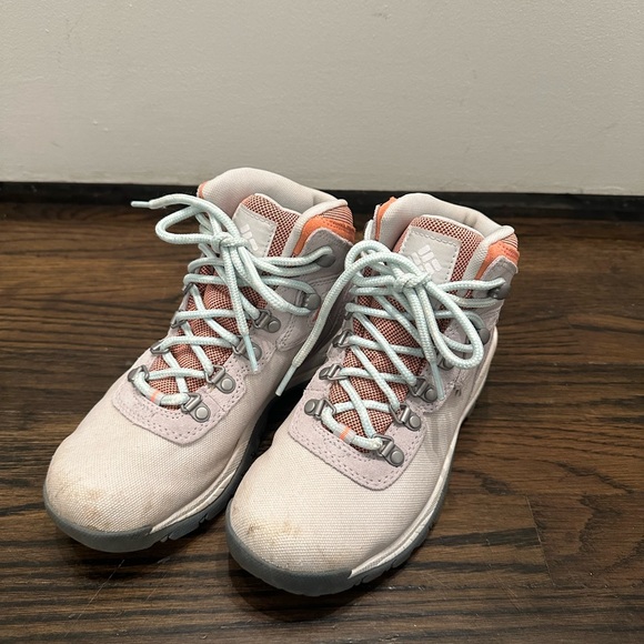 Columbia Women’s Newton Ridge Waterproof Hiking Boots Nimbus Grey / Coral Glow - Picture 6 of 11